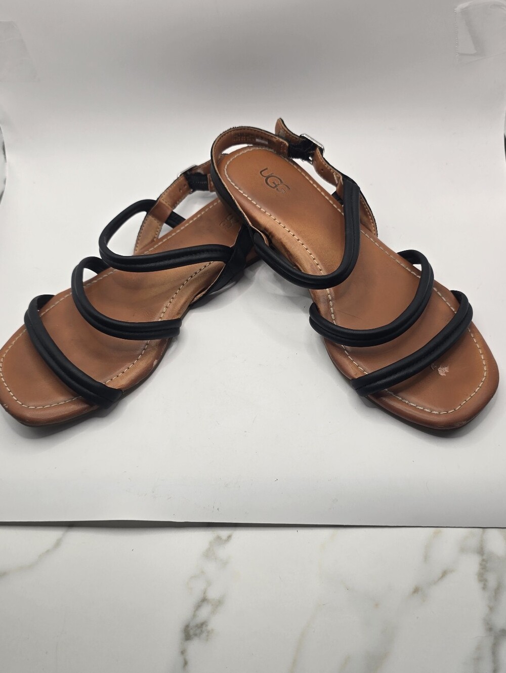 UGG Women’s Mystis minimalist strappy Black Sandals with Brown Footbed sz 7 M